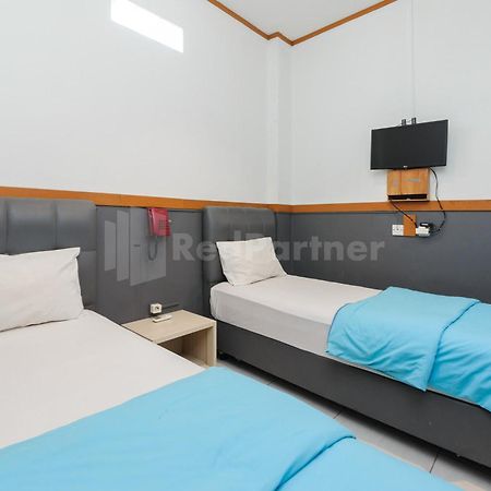 Ian Hotel Jaksa Mitra Reddoorz Джакарта Экстерьер фото