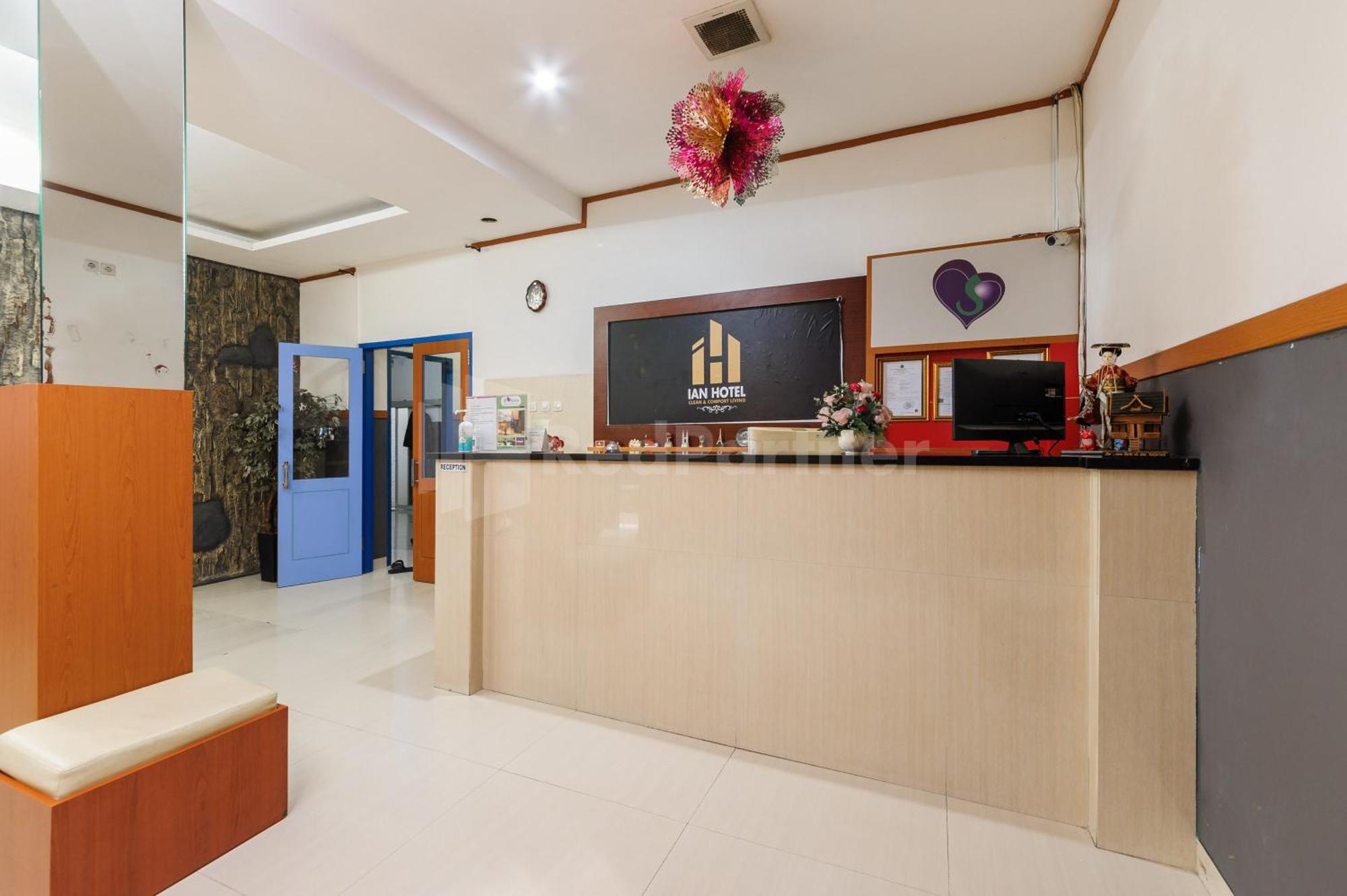 Ian Hotel Jaksa Mitra Reddoorz Джакарта Экстерьер фото