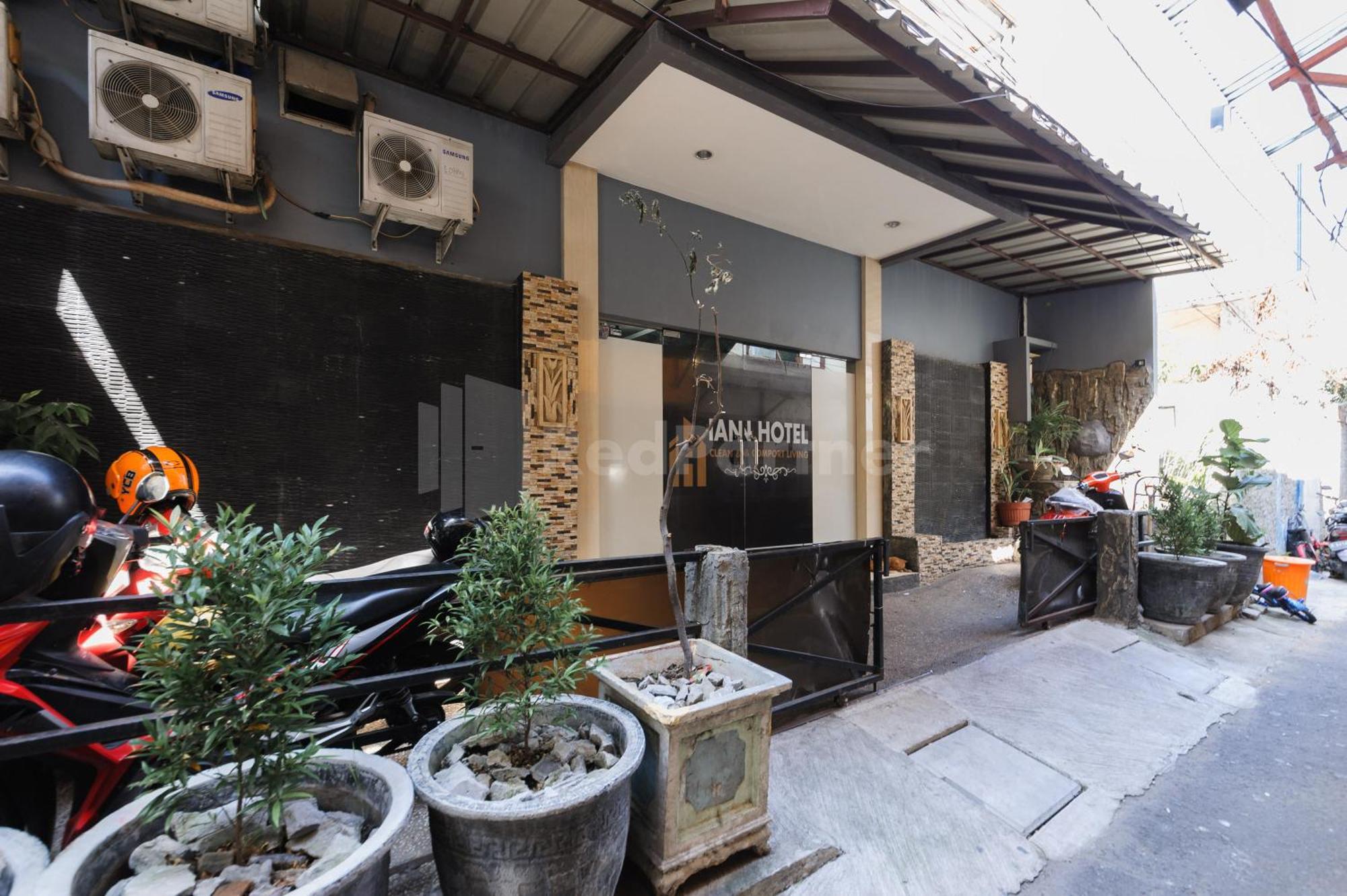 Ian Hotel Jaksa Mitra Reddoorz Джакарта Экстерьер фото